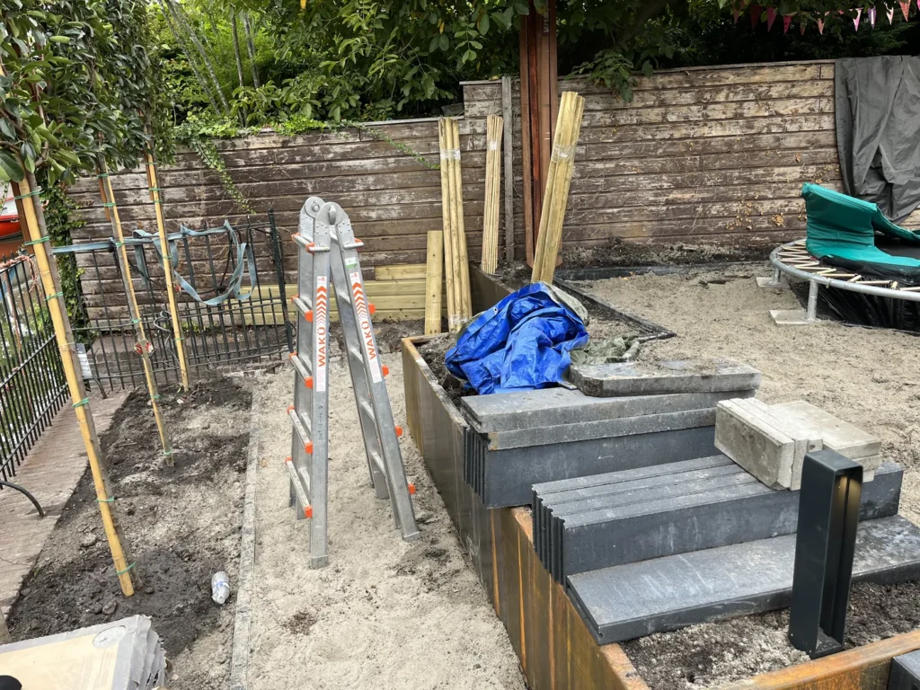 Aanleg met nieuwe trap en beplanting